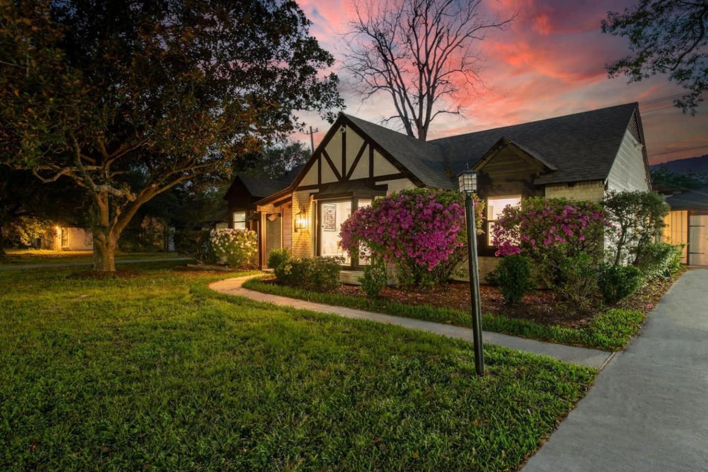 Western Oaks Retreat ヒューストン エクステリア 写真
